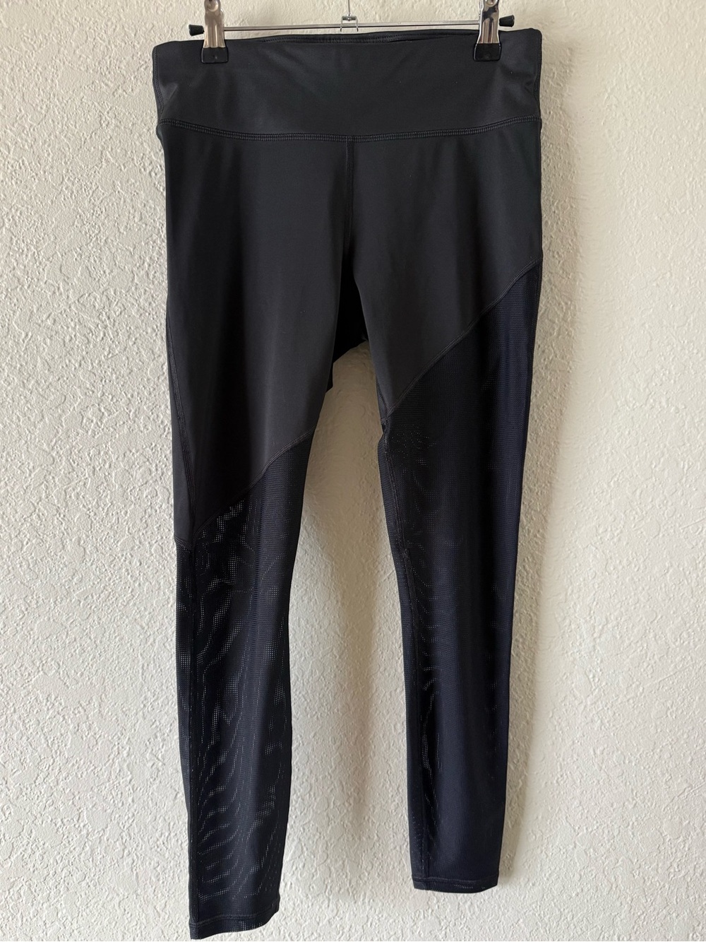 Fabletics Black Leggings W/Mesh Inserts Size S Waistband Pocket